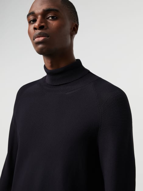 Men's performance turtleneck hotsell